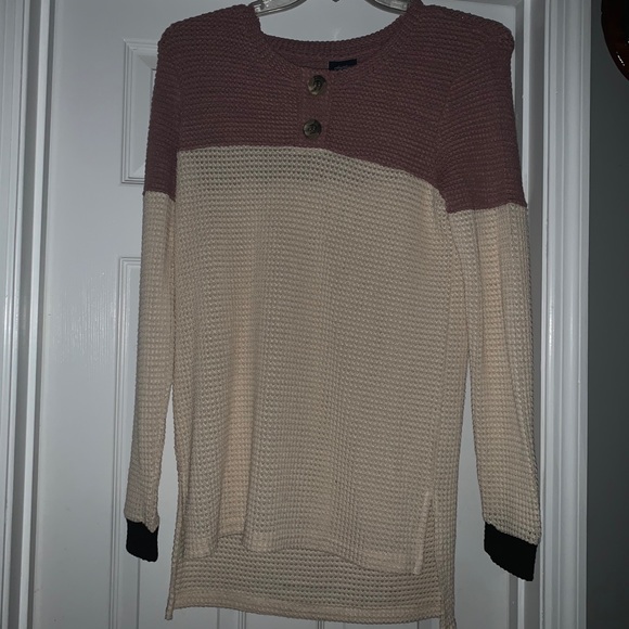 i’m selling this super cute sweater - Picture 3 of 3